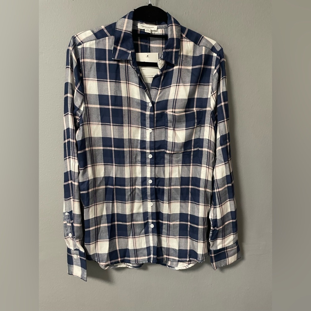 NWT Beachlunchlounge Navy and White Charley Plaid Button Down Shirt. Size M